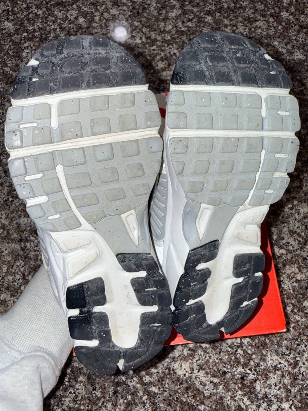 Nike Kids Iron Grey/Chrome Vomero 5 (PS) - Picture 4 of 13